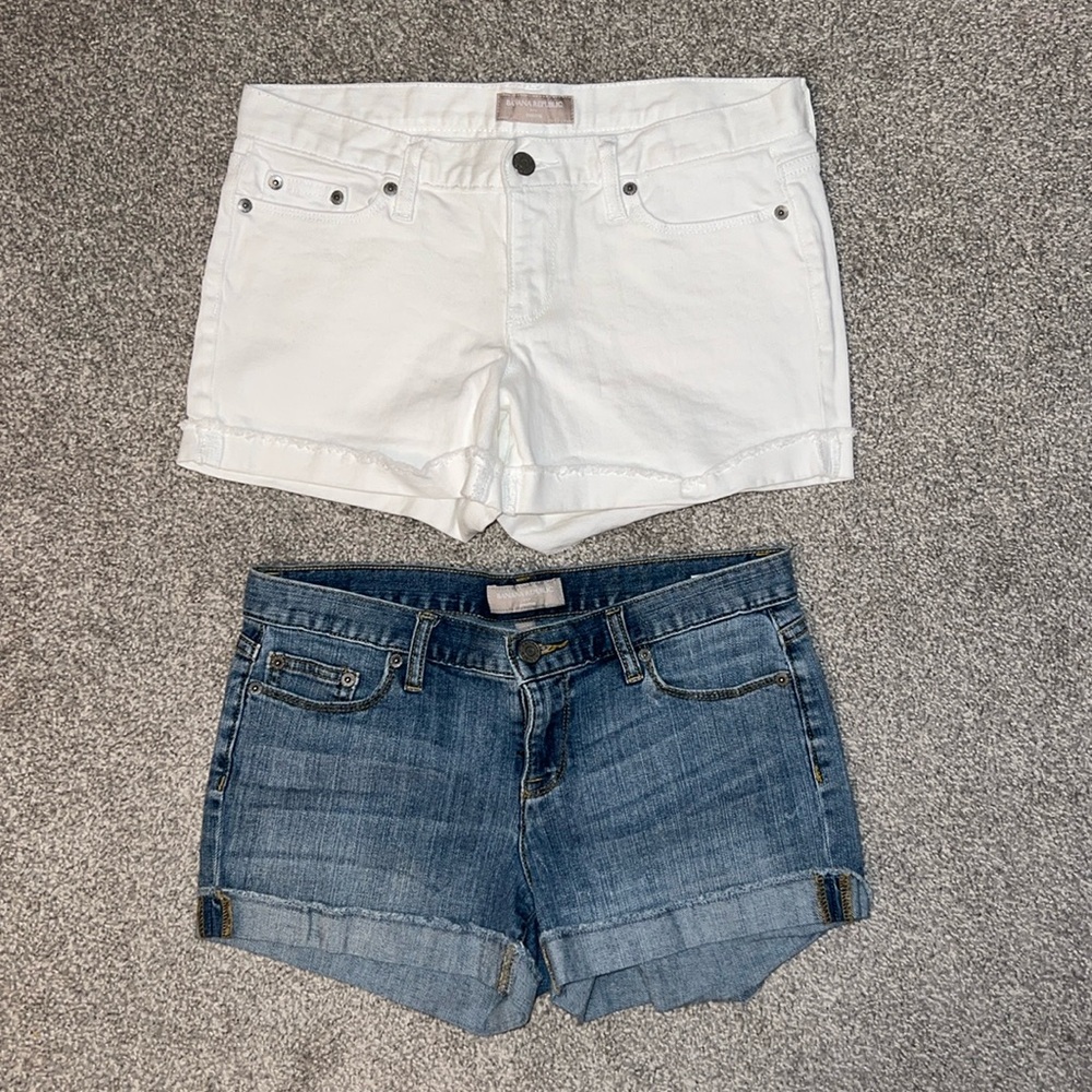2 pairs of stretch denim shorts size 27/4 and 27/4 petite 💙🤍